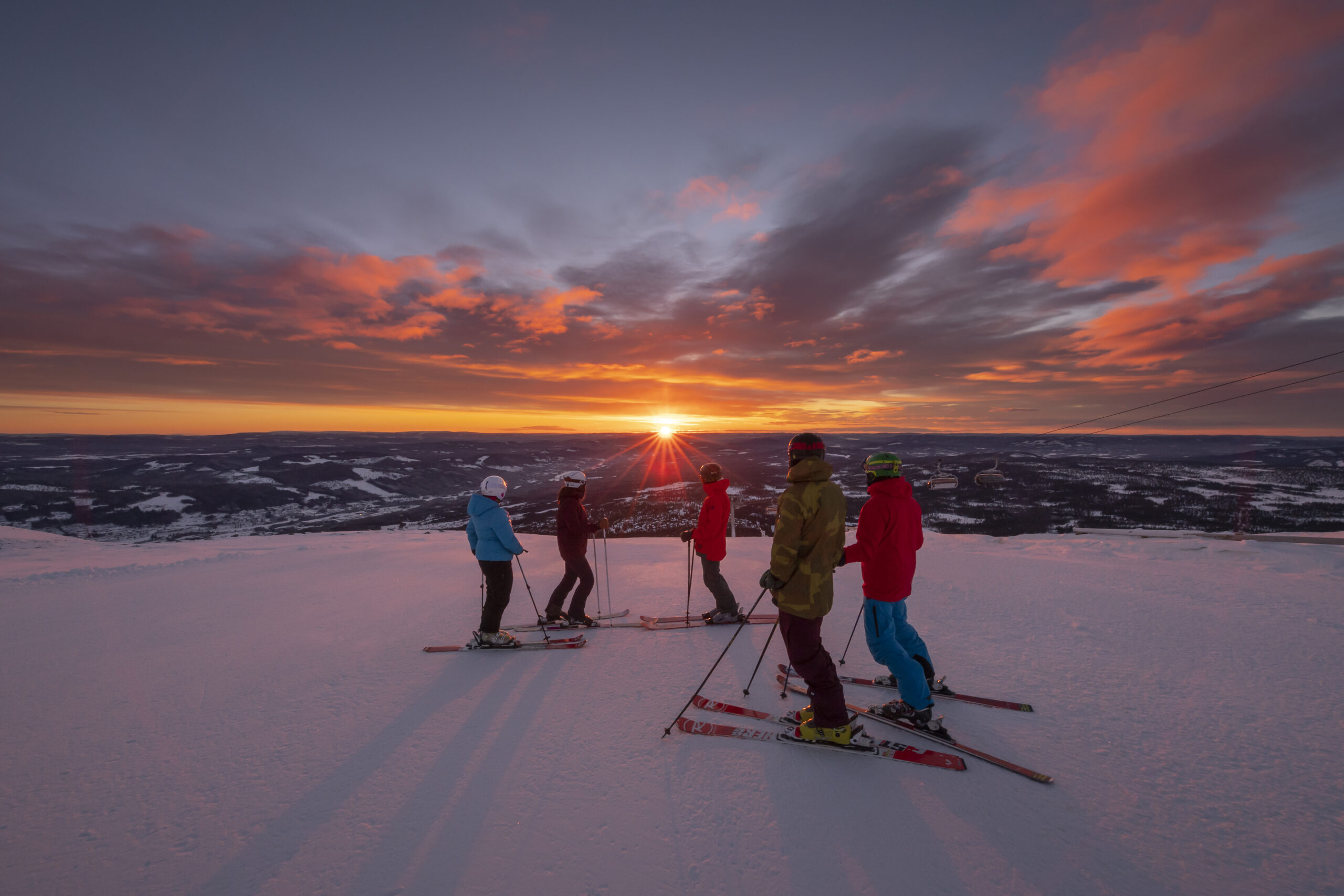 Atardecer durante una jornada de esquí en Trysil