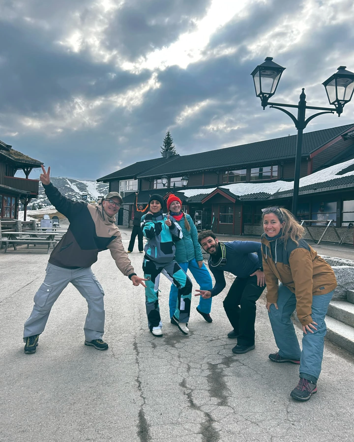 Grupo de participantes en la estación de Trysil